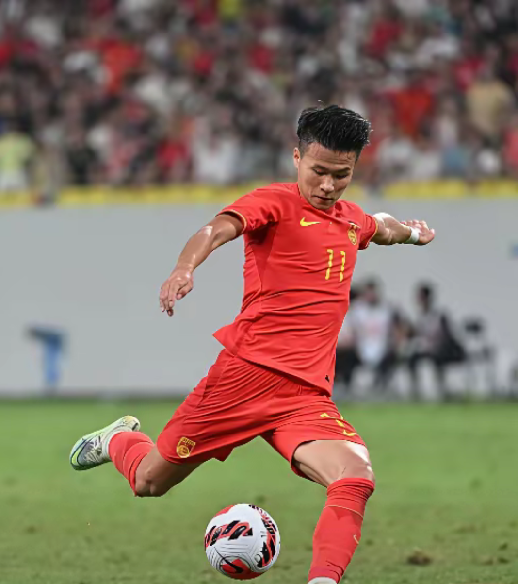 包含新晋足球明星崭露头角，风头正劲的词条