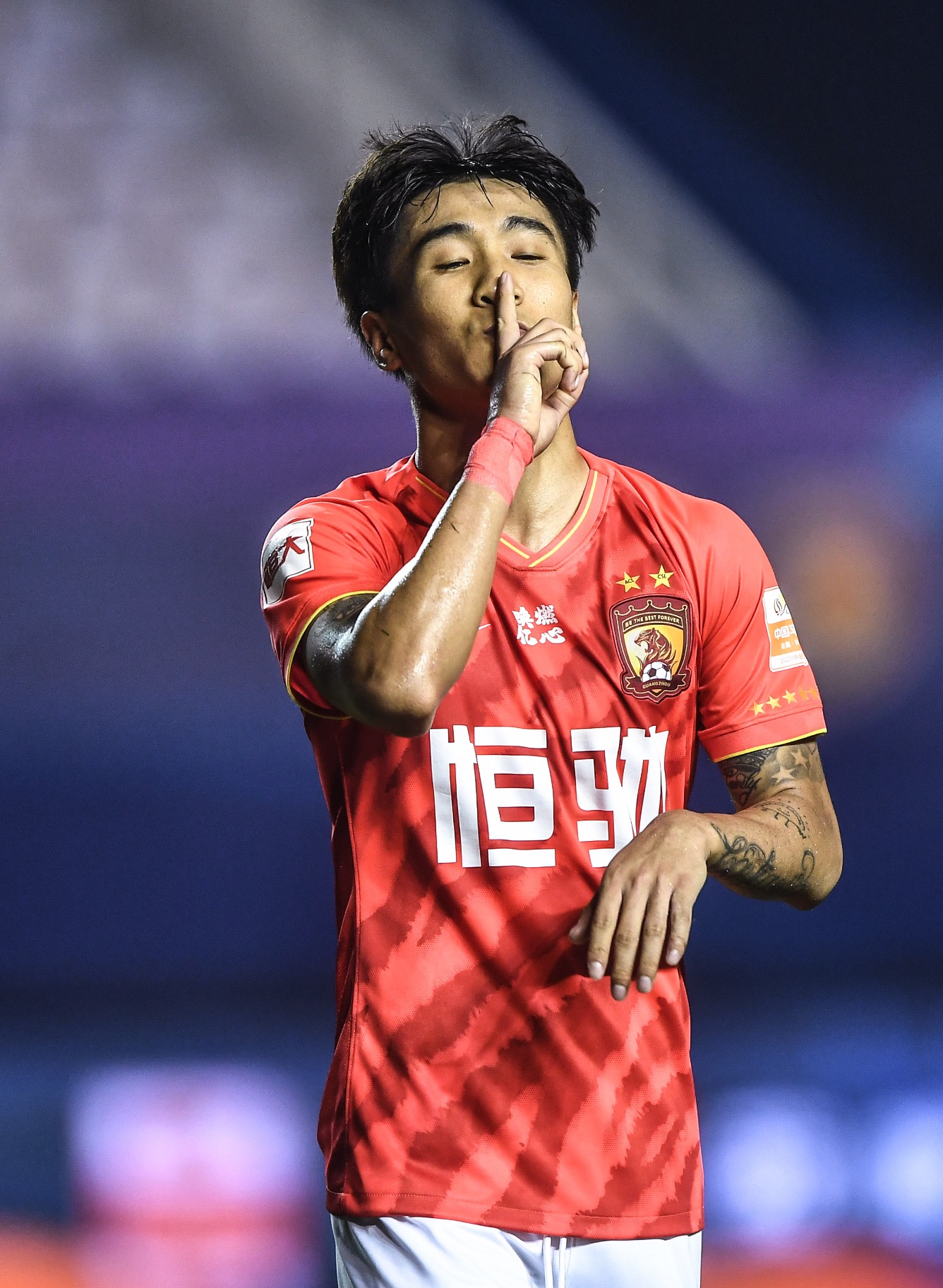 包含新晋足球明星崭露头角，风头正劲的词条