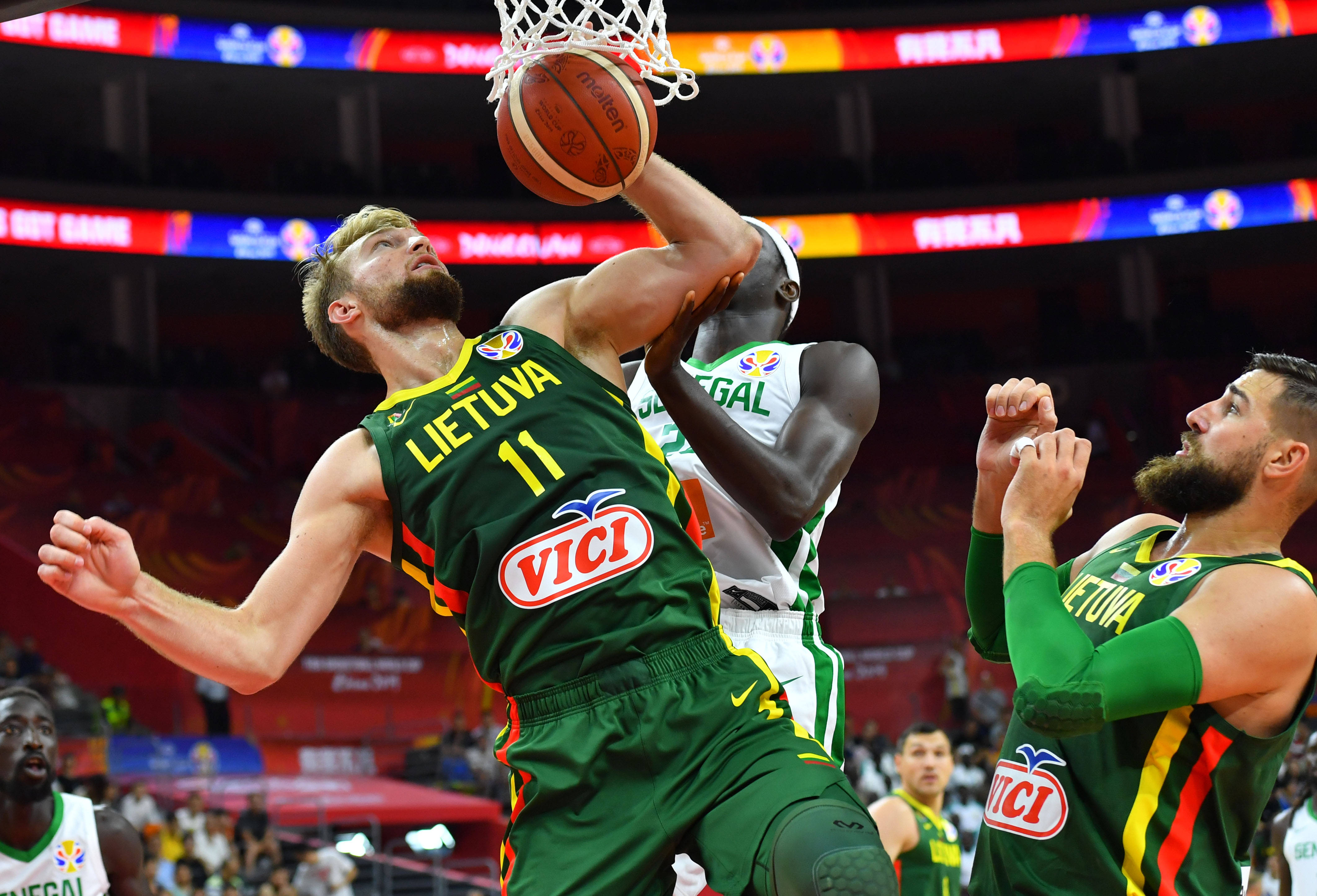 包含欧洲强队篮球技术精湛，实力无人可挑战的词条